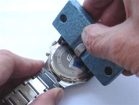 how to remove watch backing.